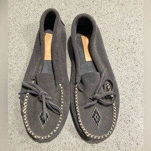 Manitobah Mukluks Gray Moccasin Loafers
